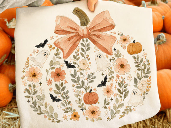 Light cream graphic tee with painted pumpkin and floral wreath