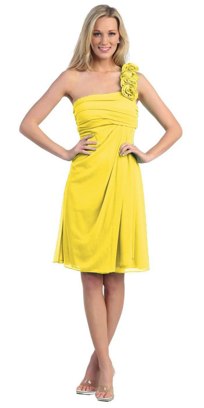 One-shoulder chiffon dress in yellow, with ruffled shoulder and knee-length skirt