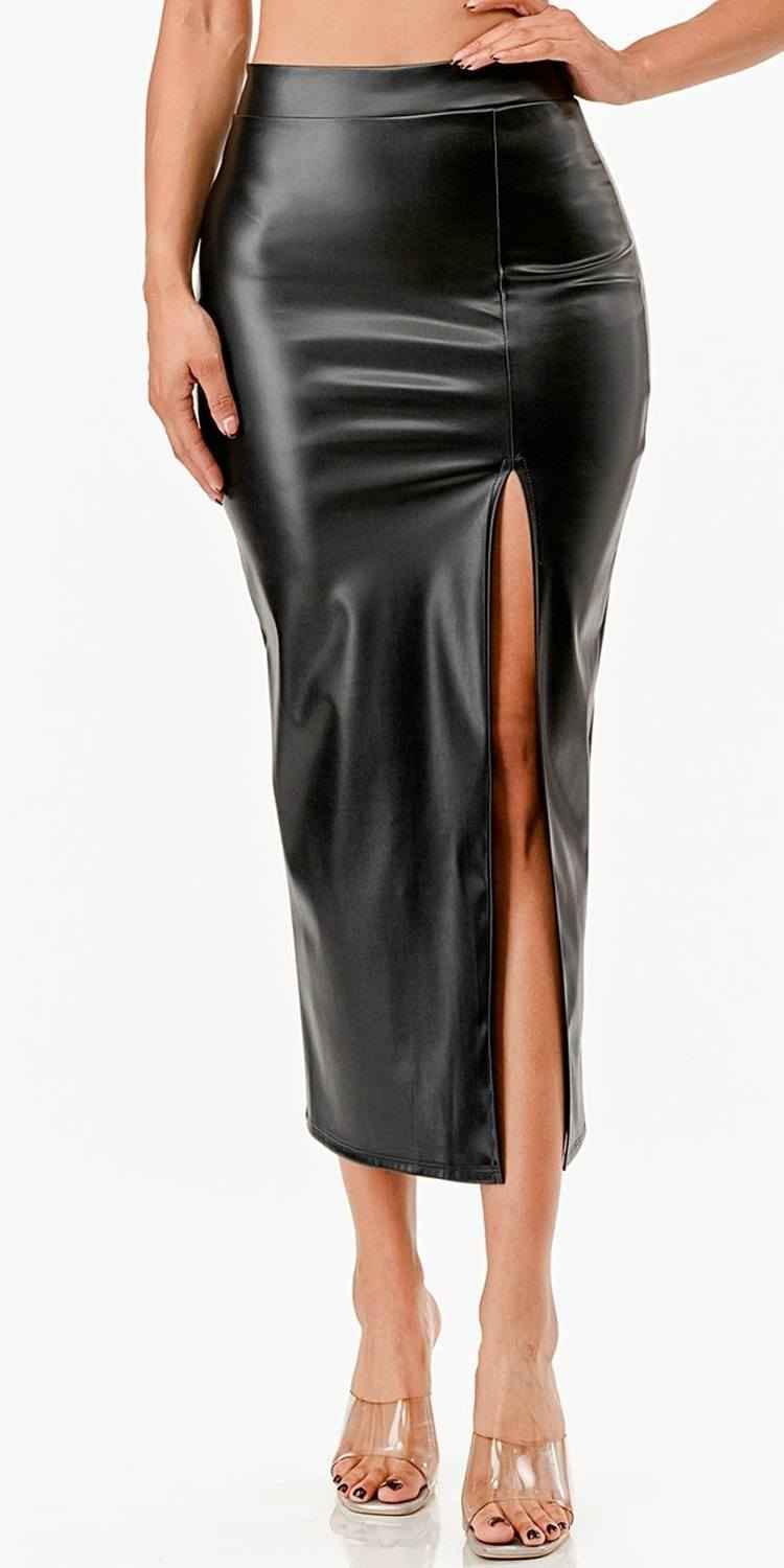 Mid-length pencil skirt in black faux leather with a front slit and stitched seams.