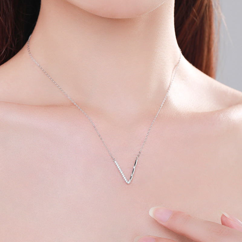 S925 Sterling Silver Temperamental Girl's V-shaped Pendant Necklace