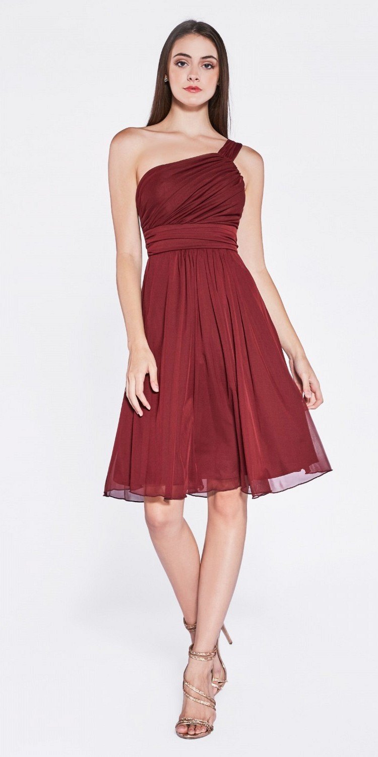 One-shoulder chiffon dress in burgundy with gathered bodice and flared skirt