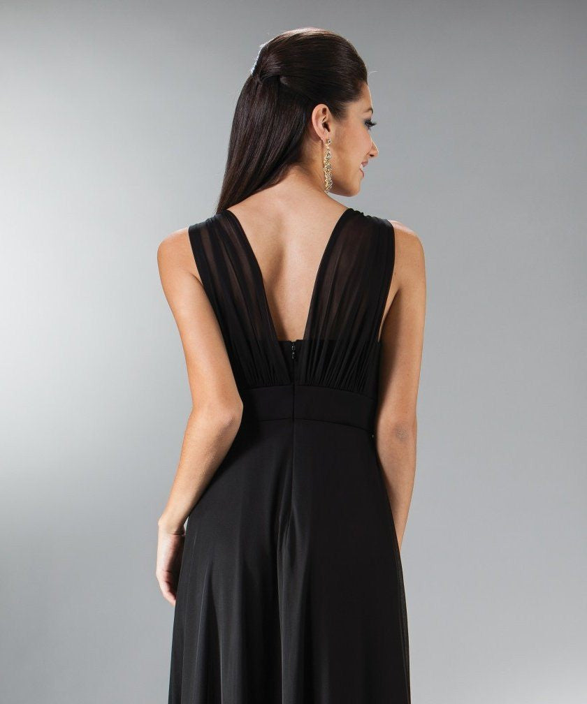 Black chiffon knee-length dress, open V-back, sleeveless, pleated waist seam