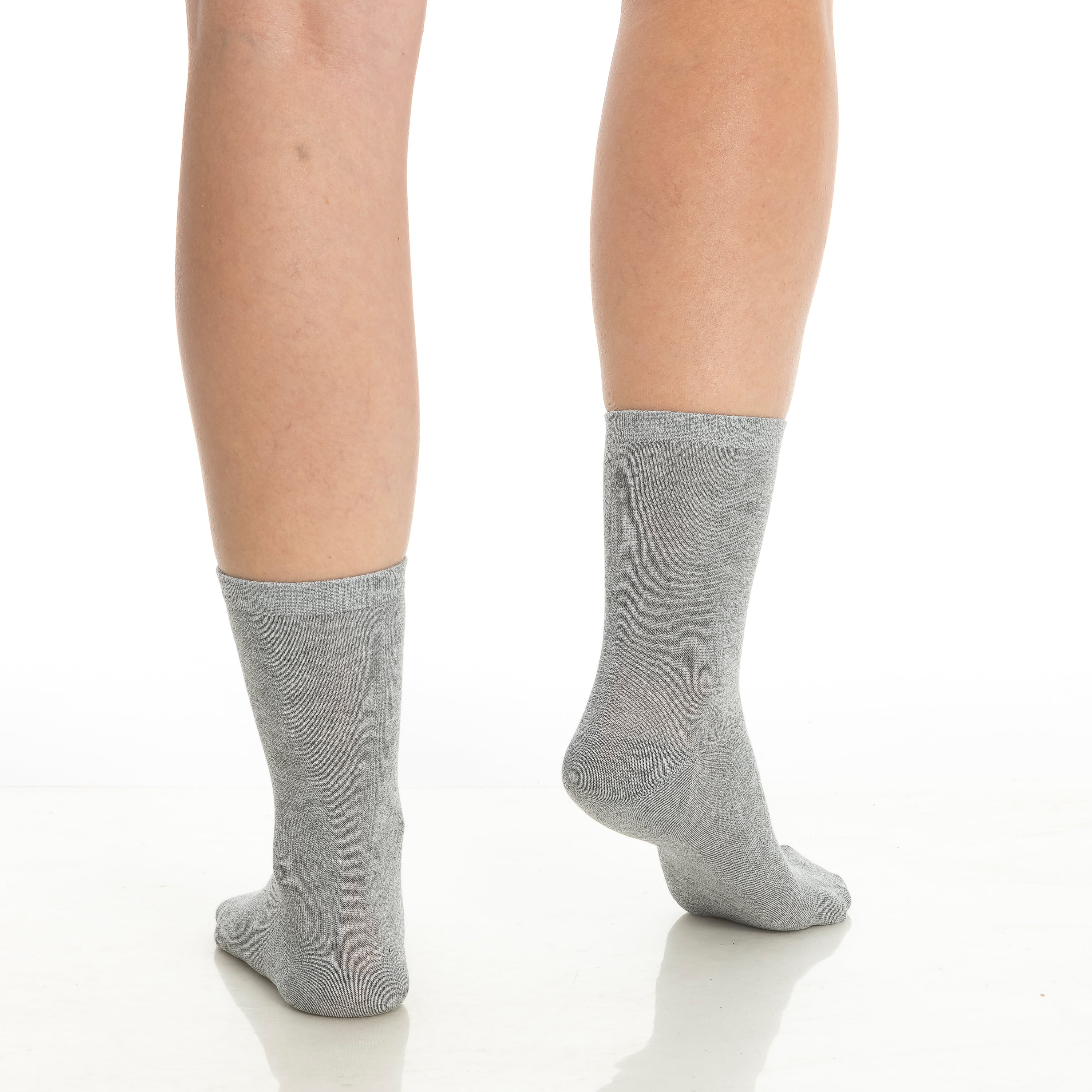 Women’s bamboo crew socks 3-pack, heather gray on feet