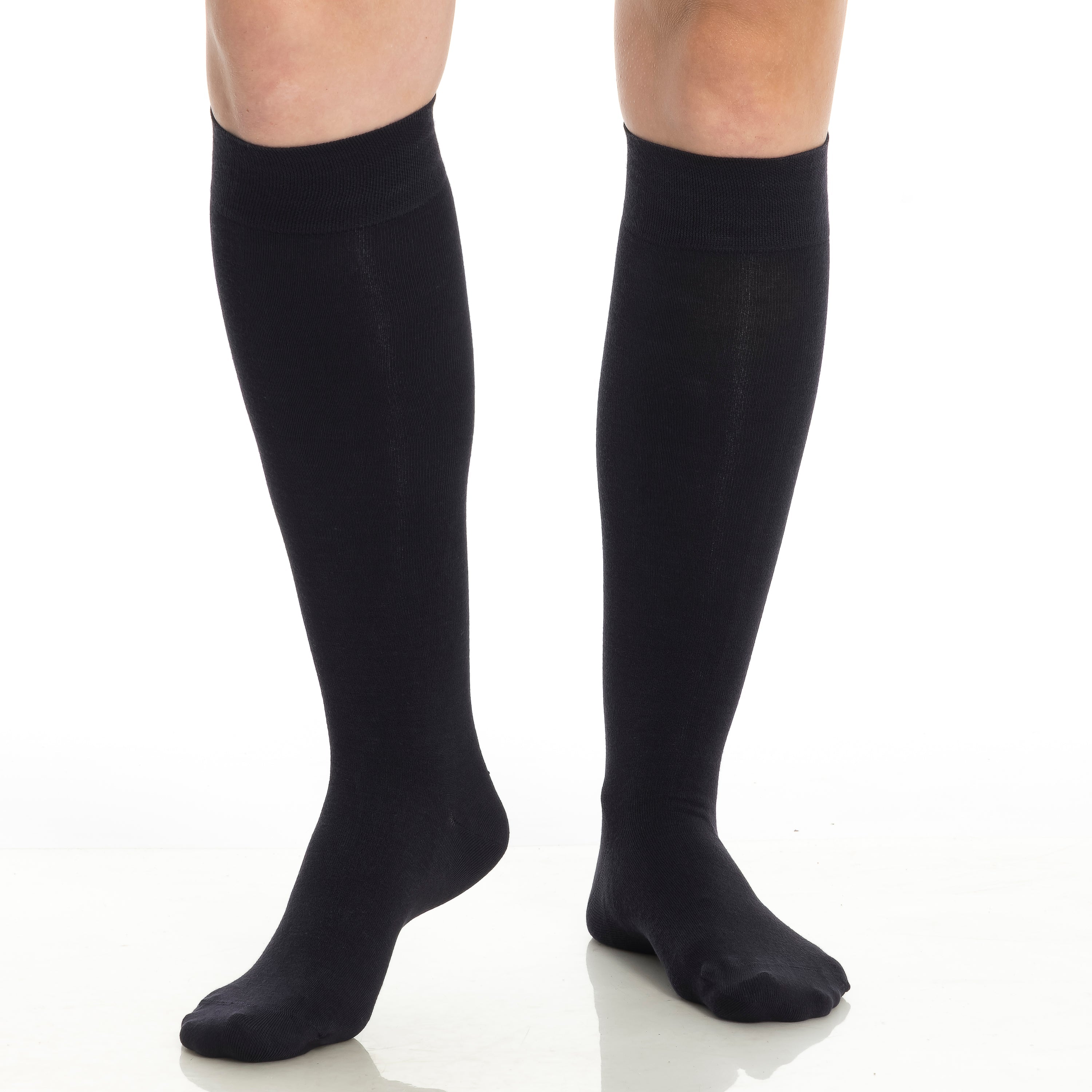 Women’s bamboo knee-high socks in black, full coverage from calf to foot