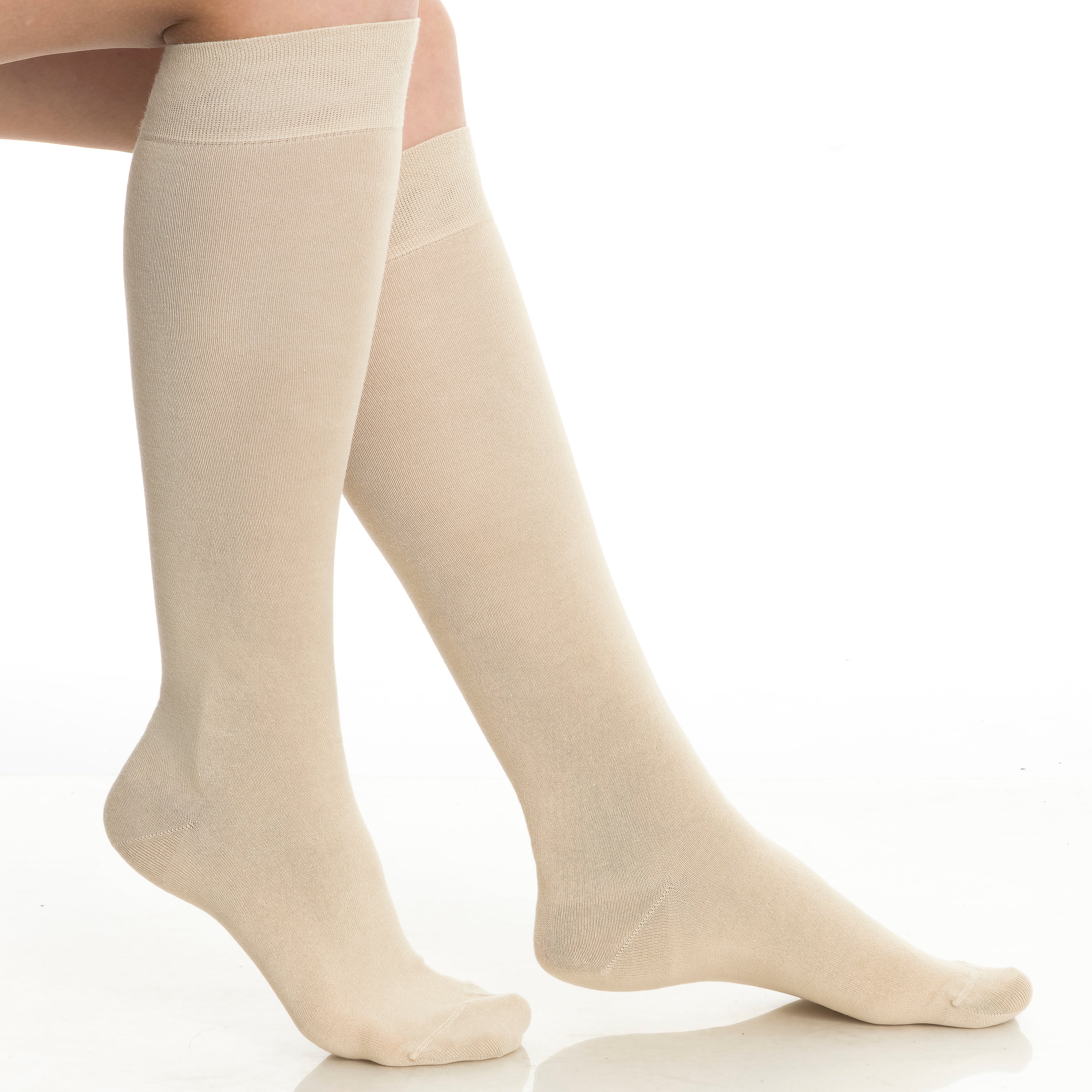 Women’s bamboo knee-high socks in beige/cream, with ribbed top and smooth leg