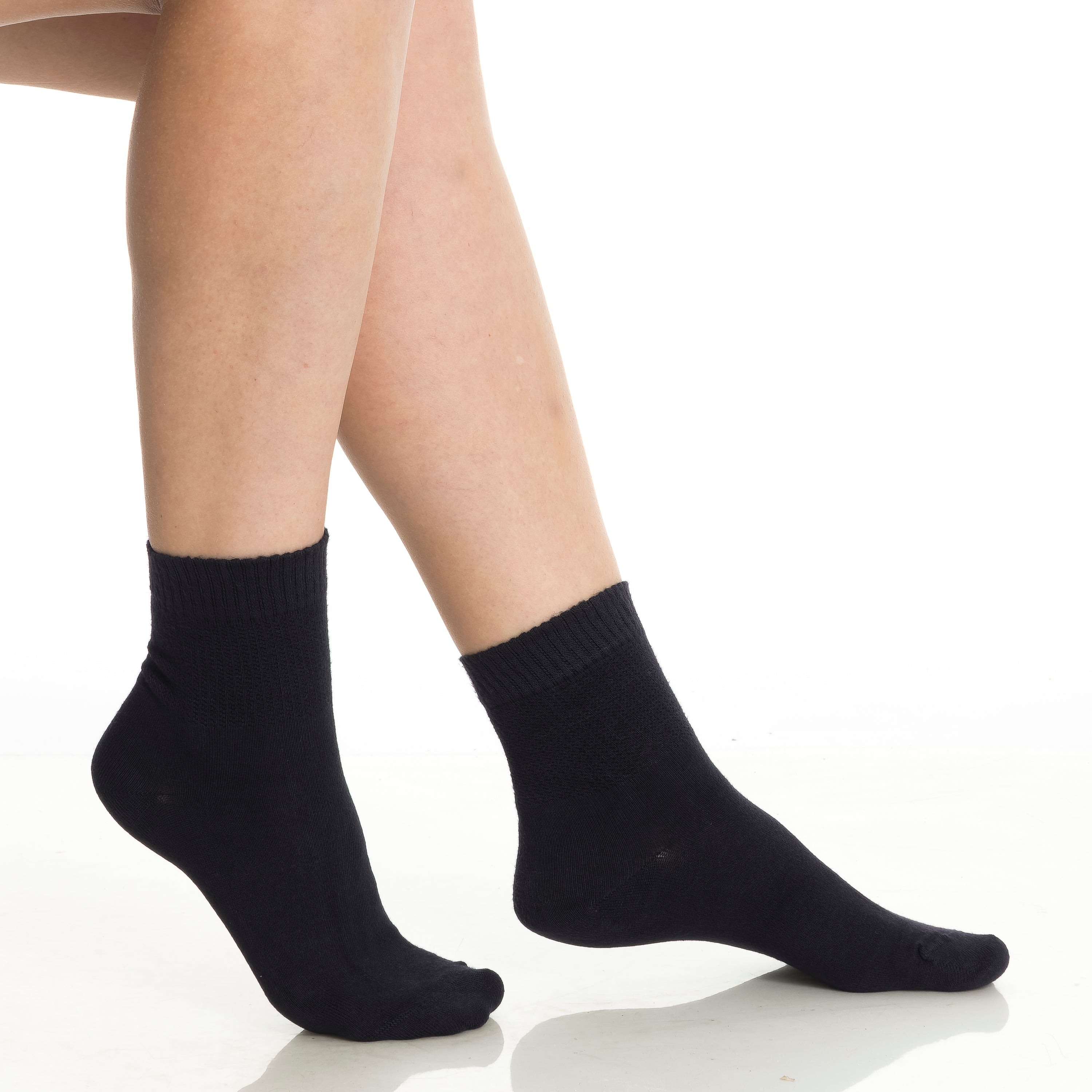 Bamboo diabetic ankle socks 4-pack, black socks on legs in side view