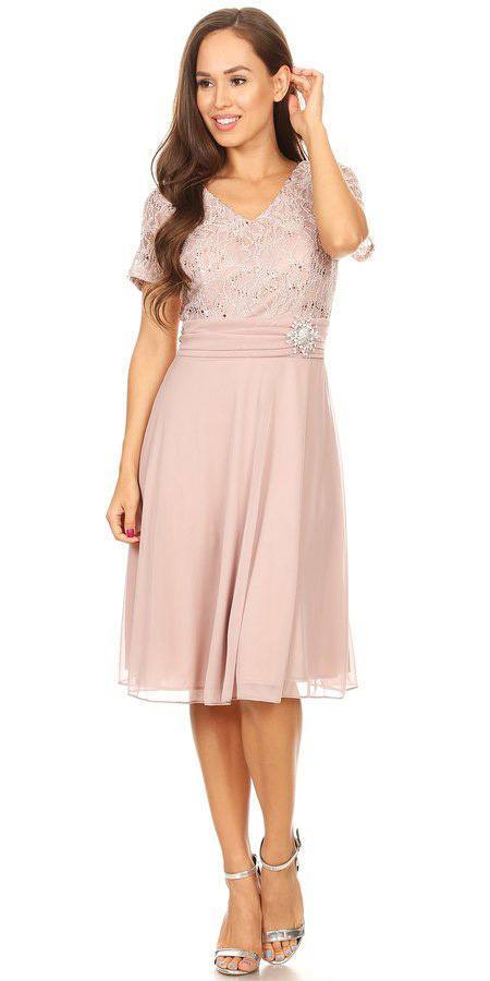 Knee-length short-sleeve dress with V-neck, blush lace bodice and flared tulle skirt