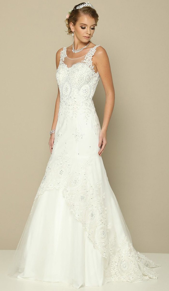 White lace mermaid gown, scoop neckline, fitted skirt