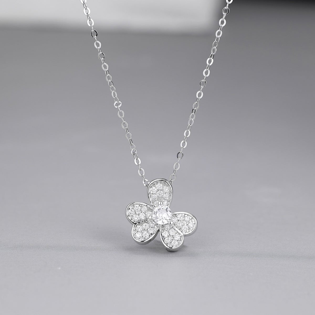 925 Sterling Silver Clover Necklace - Elegant Pendant for Every Occasion