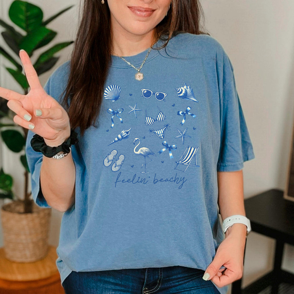 Blue jean beach graphic unisex tee with blue coastal icons and “feelin’ beachy” print
