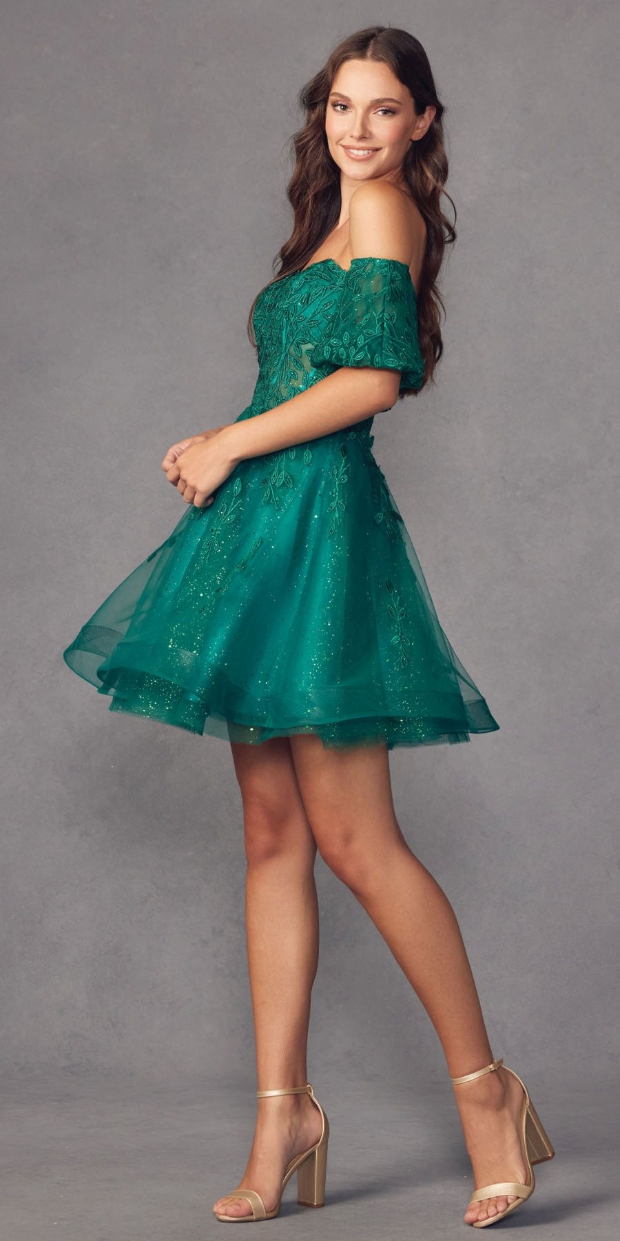 Emerald green short A-line glitter dress with off-shoulder puff sleeves and tulle skirt