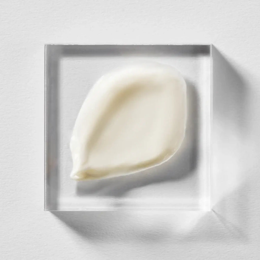 Serum cream swatch in tray, smooth off-white gel