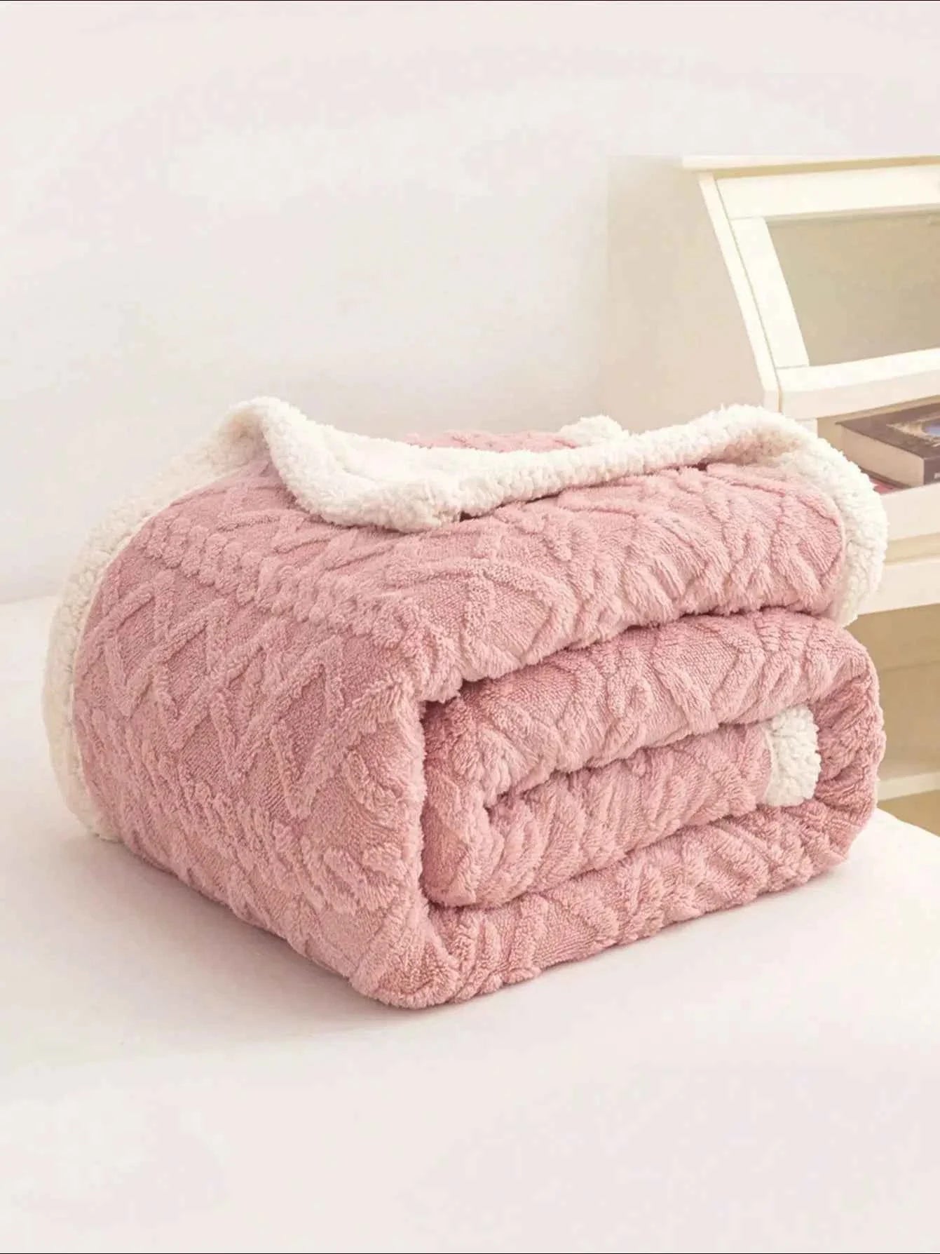 Jacquard Sherpa Weighted Blanket – 6.6 lb Soft Faux Rabbit Fur Throw