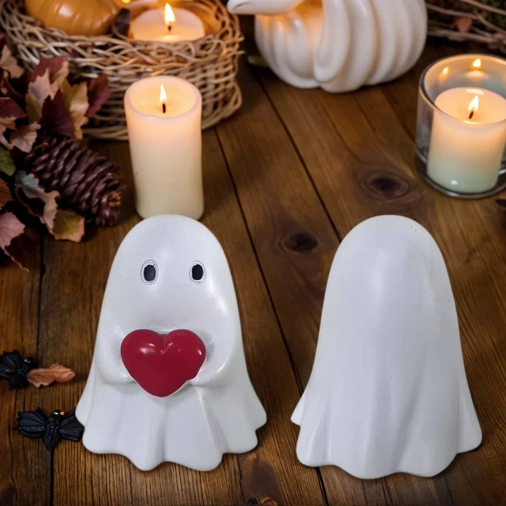 1 Cute Heart-Shaped Ghost Ornament, Halloween-Themed Adorable Design, Great for Decorating Home Desks and Creating a Festive Atmosphere