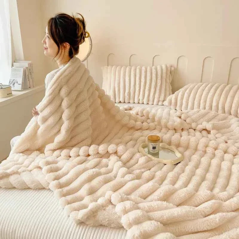 Faux Rabbit Fur Throw Blanket – Soft Warm All-Season Couch Blanket