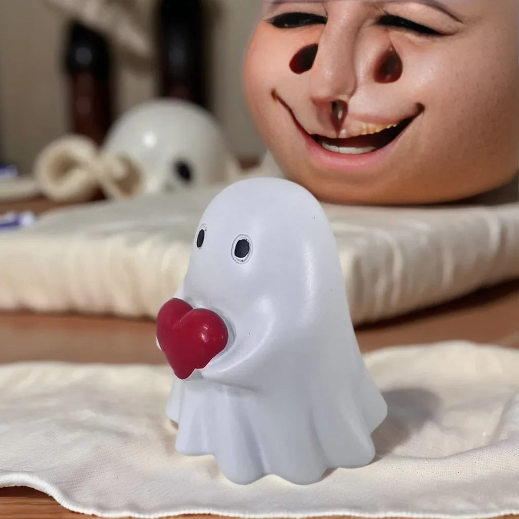 1 Cute Heart-Shaped Ghost Ornament, Halloween-Themed Adorable Design, Great for Decorating Home Desks and Creating a Festive Atmosphere
