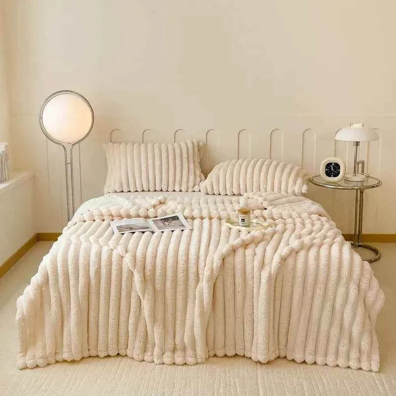 Faux Rabbit Fur Throw Blanket – Soft Warm All-Season Couch Blanket