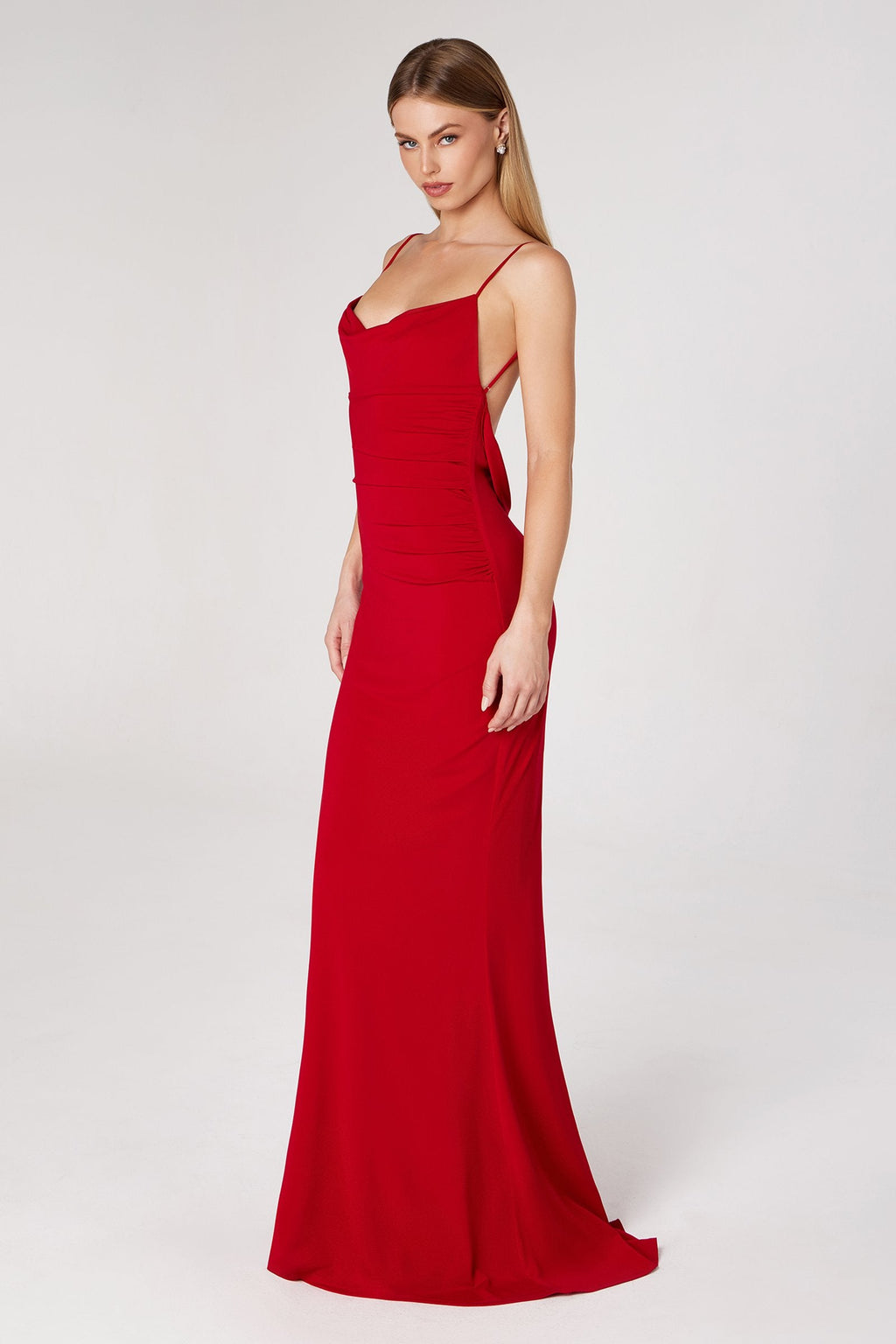 Fitted spaghetti strap gown, red, V-front with fitted long skirt