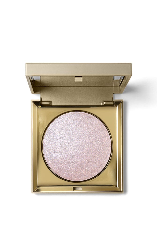 Highlighter compact with open lid, round lilac shimmer pan in gold case