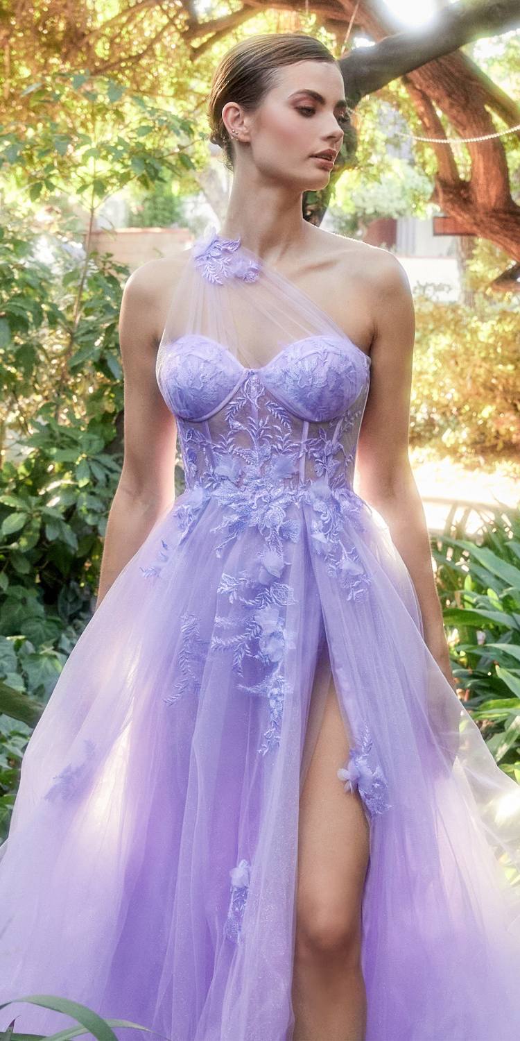 A-line ball gown with sweetheart neckline, lace embroidery, and lilac tulle skirt