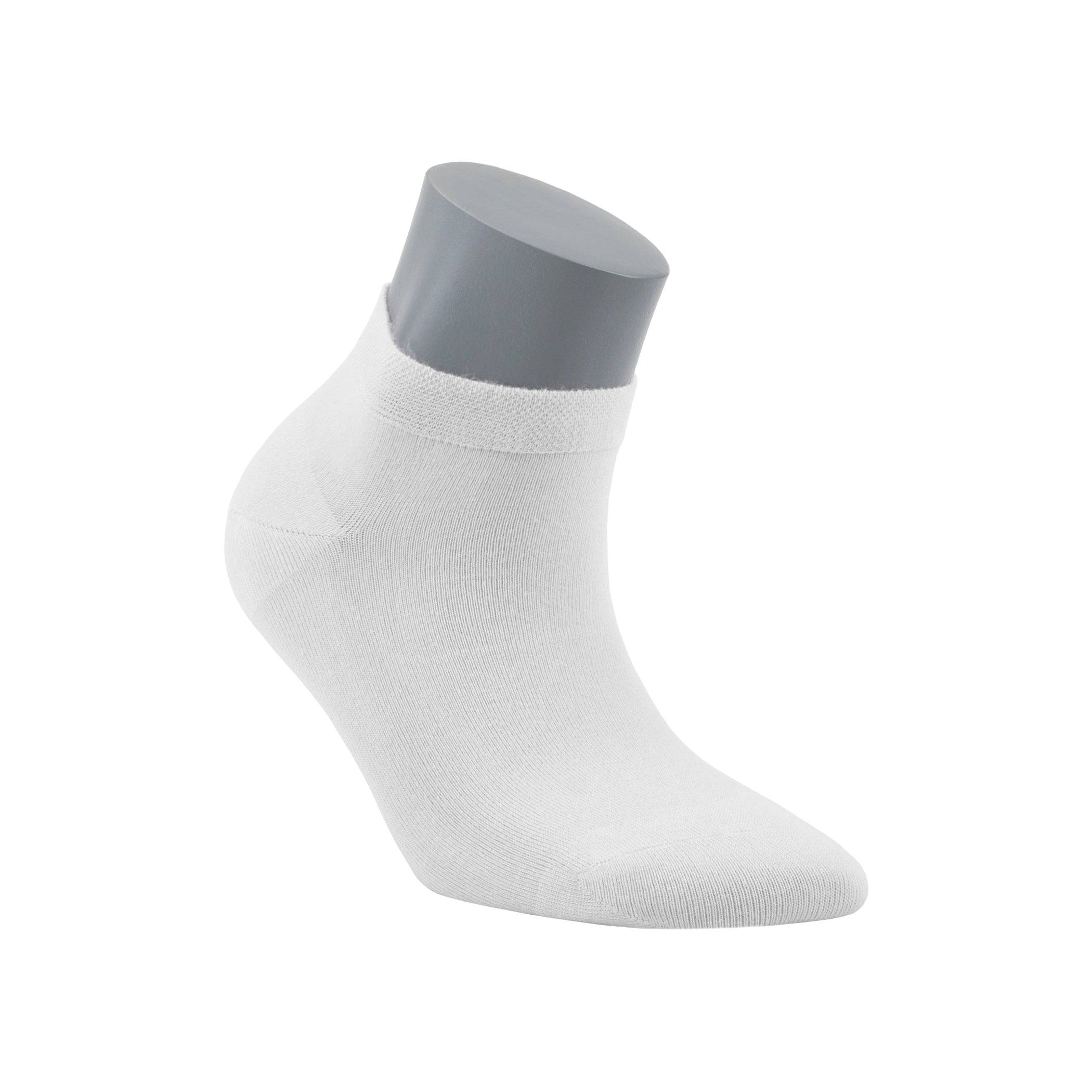 Women’s bamboo ankle sock, white with ribbed cuff, low-cut