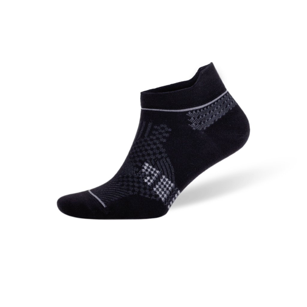 Black ankle socks with diamond check knit at toe and arch