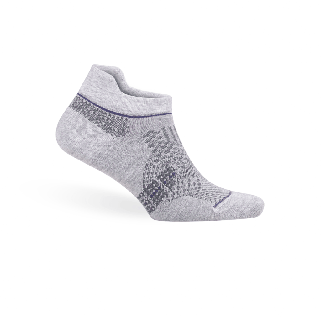 Bamboo ankle sock in light gray with dark geometric knit pattern