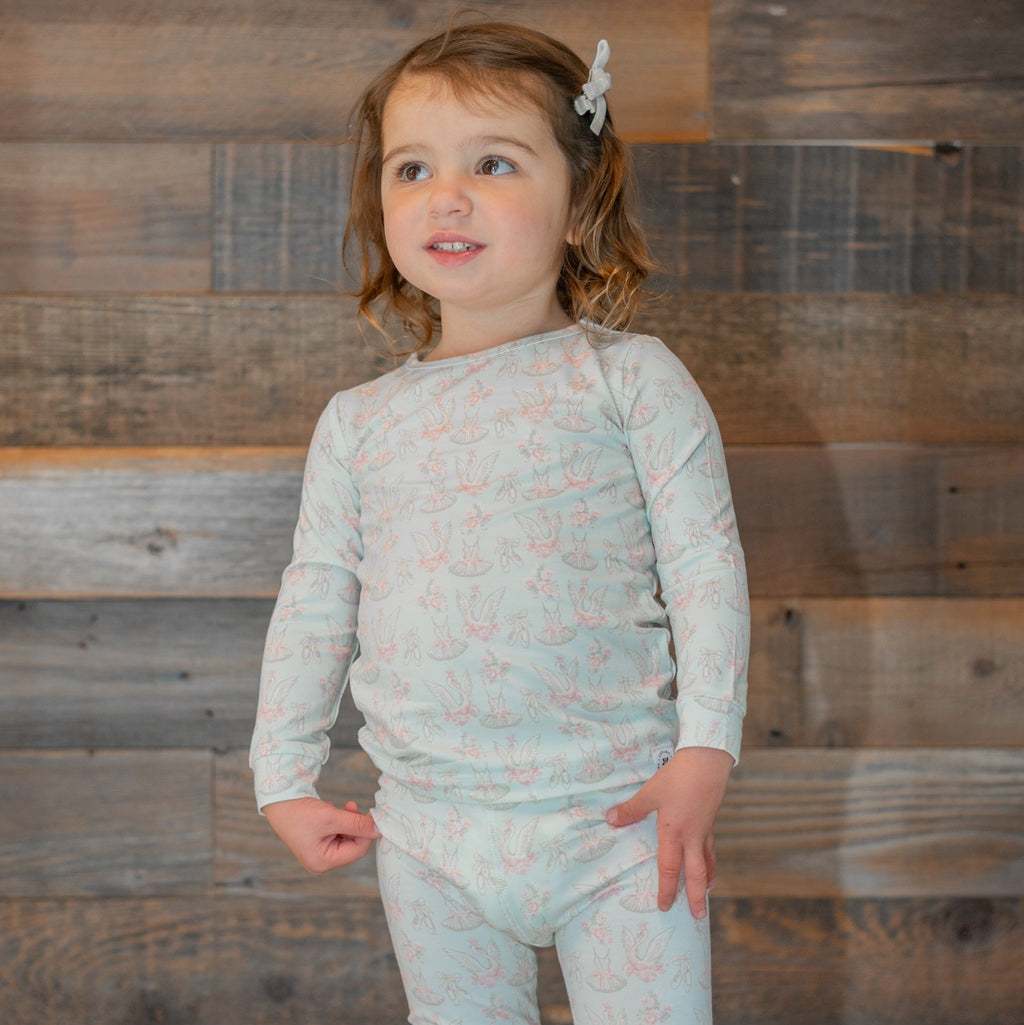 Girls' two-piece light blue pajama set with pastel swan ballet print, long sleeves