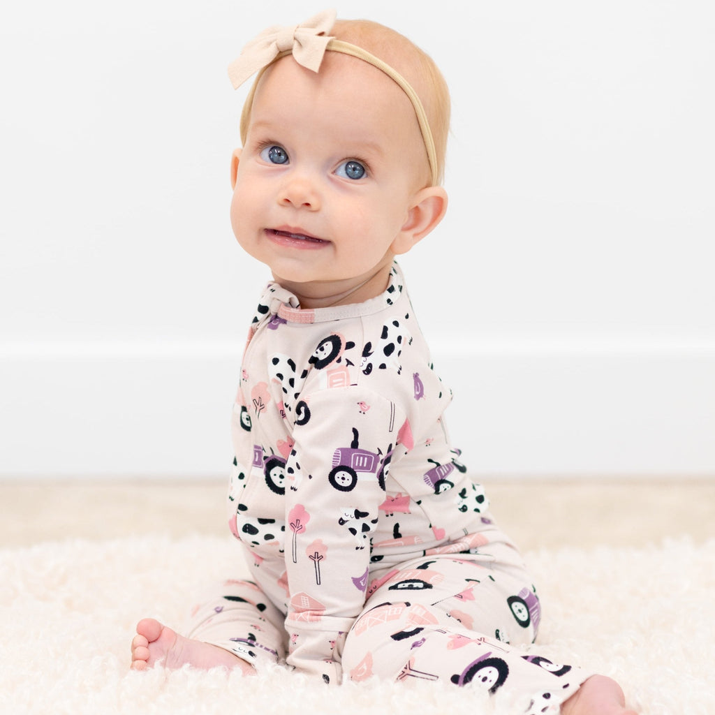 Baby girl farm print zip romper, light pink/white, long sleeves, tractor and cow motifs
