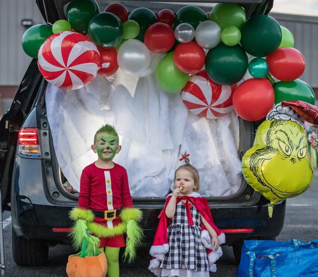 Grinch with Santa Hat Balloon