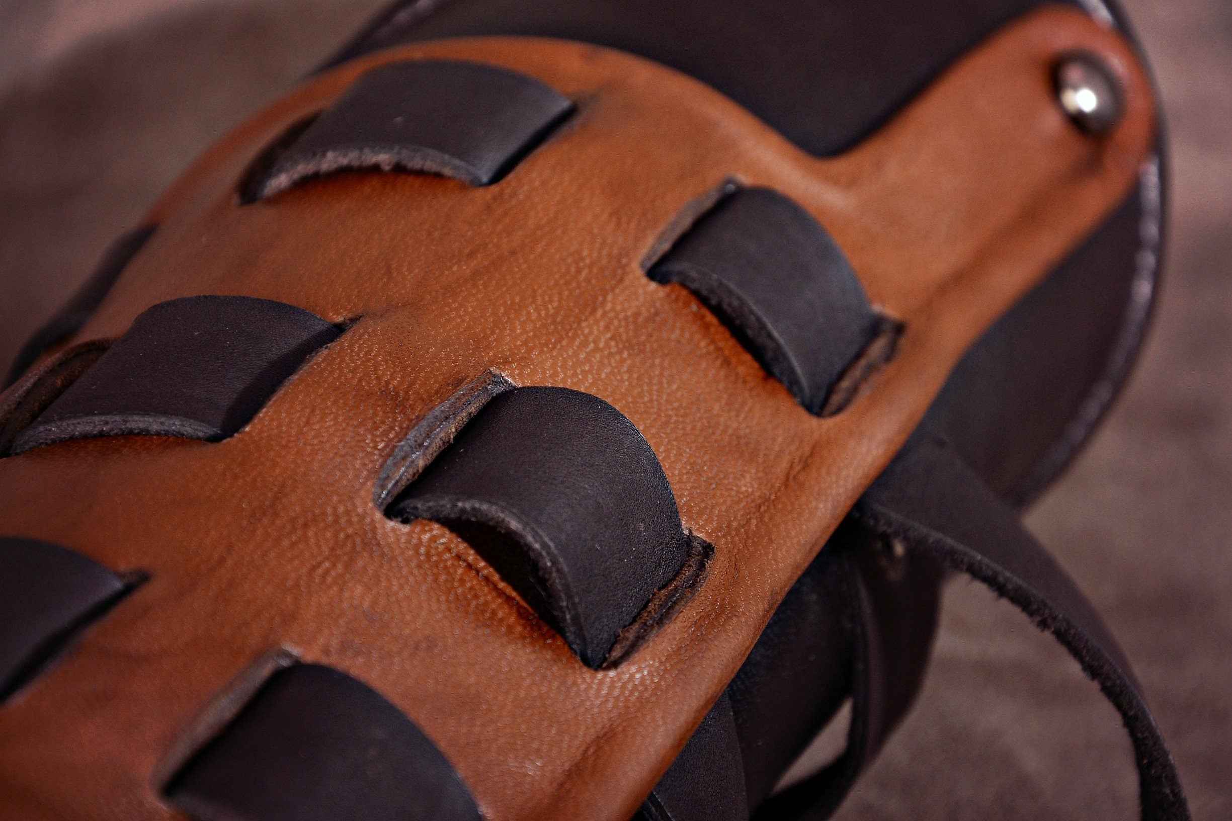 Hiccup's bracers (How to train your dragon 3)