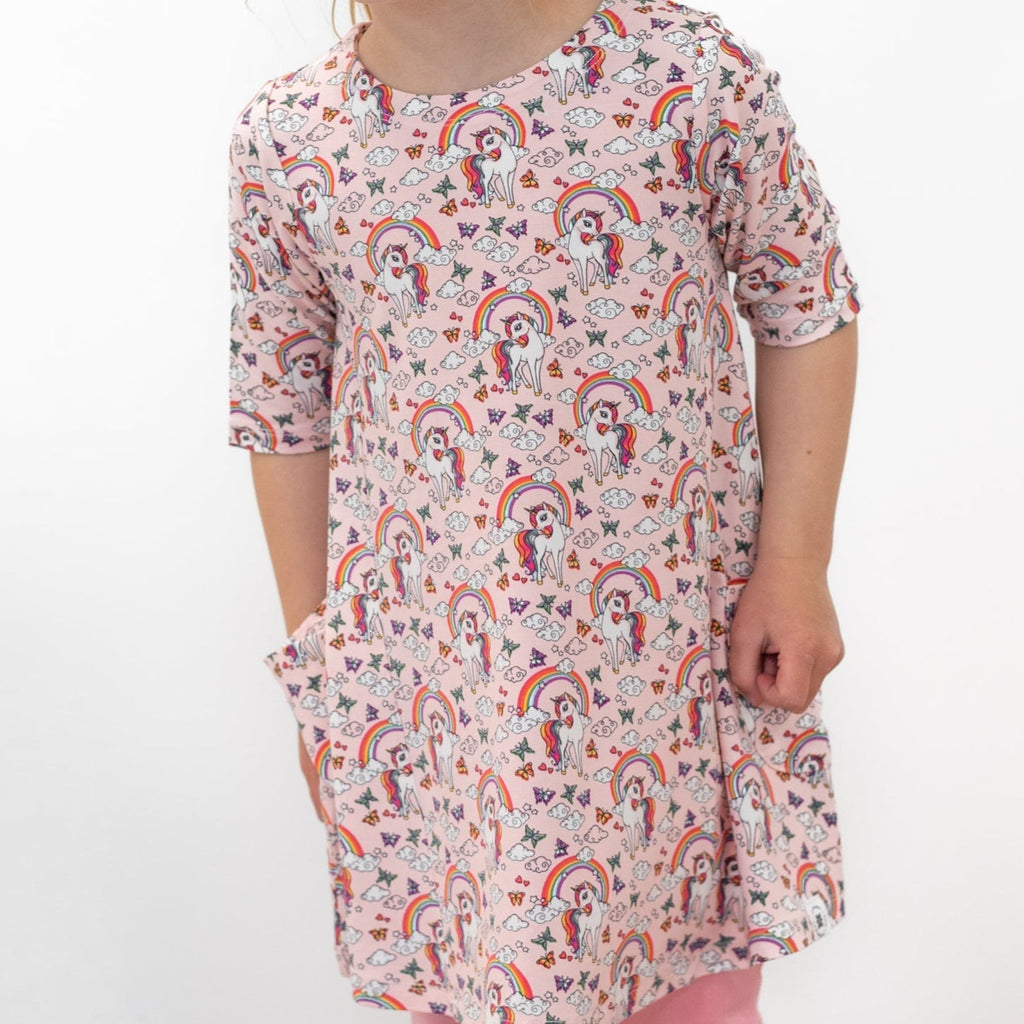 Girls short-sleeve tunic with crew neck and colorful unicorn/rainbow allover pattern
