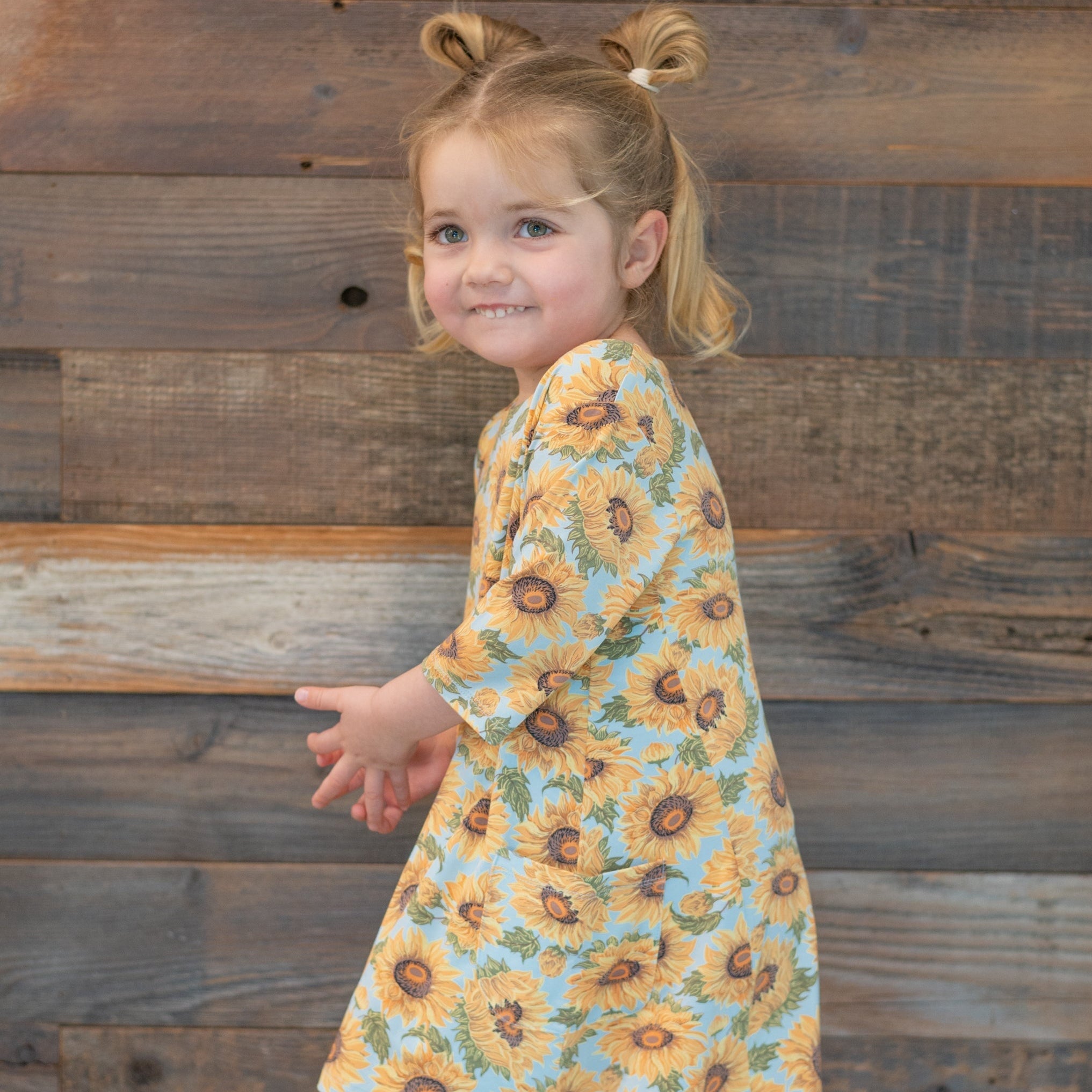 Sunflower print girl’s tunic with short sleeves and round neckline