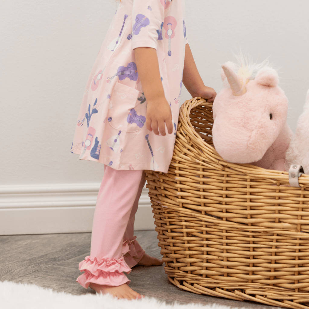 Girls’ guitar-print tunic with short sleeves and light pink ruffle hem