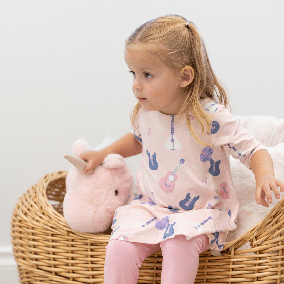 Girls’ guitar-print tunic with short sleeves and pink leggings