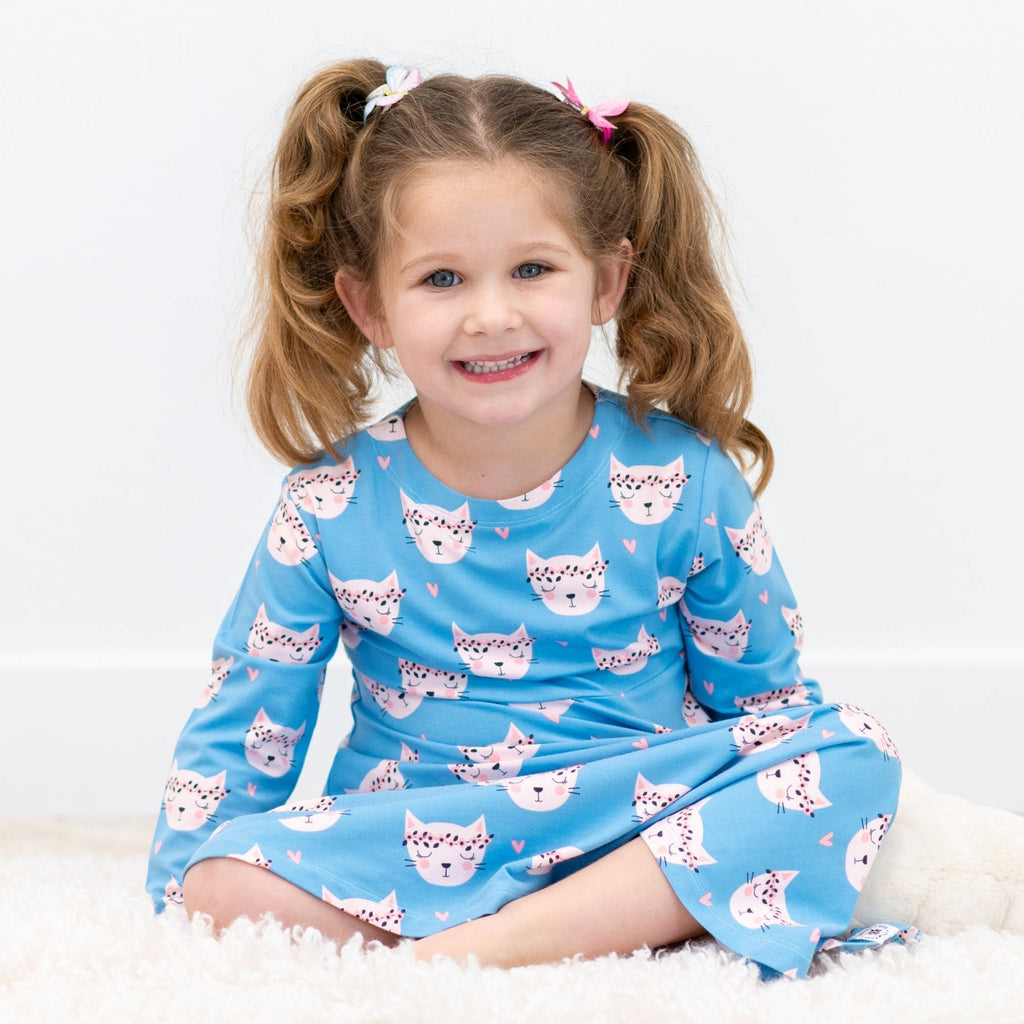 Girls' long-sleeve cat print dress, light blue with pink cat faces and crew neck