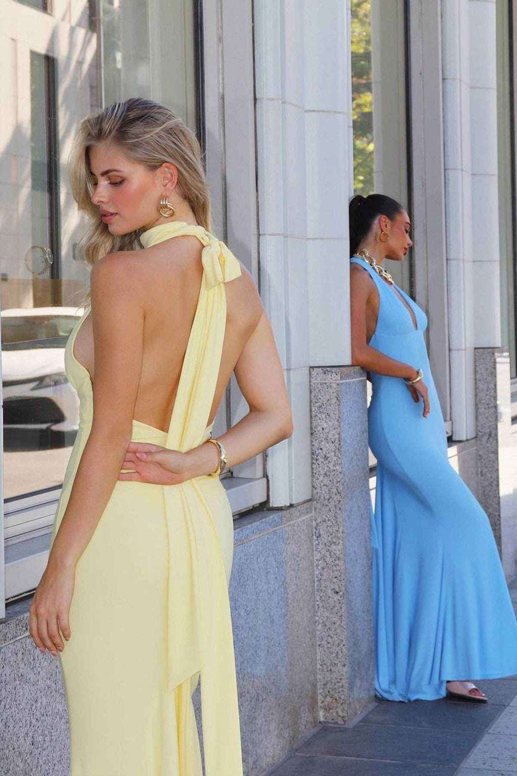 Sleek halter neck fitted stretch gown in light yellow, open-back halter tie and V-neck front