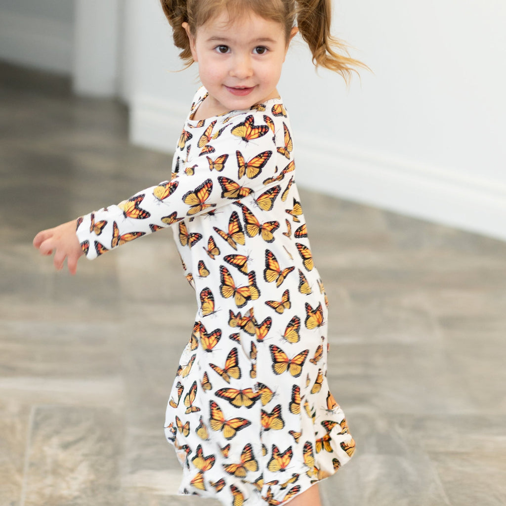 Girl's long-sleeve dress with white base and orange butterfly print, round neckline