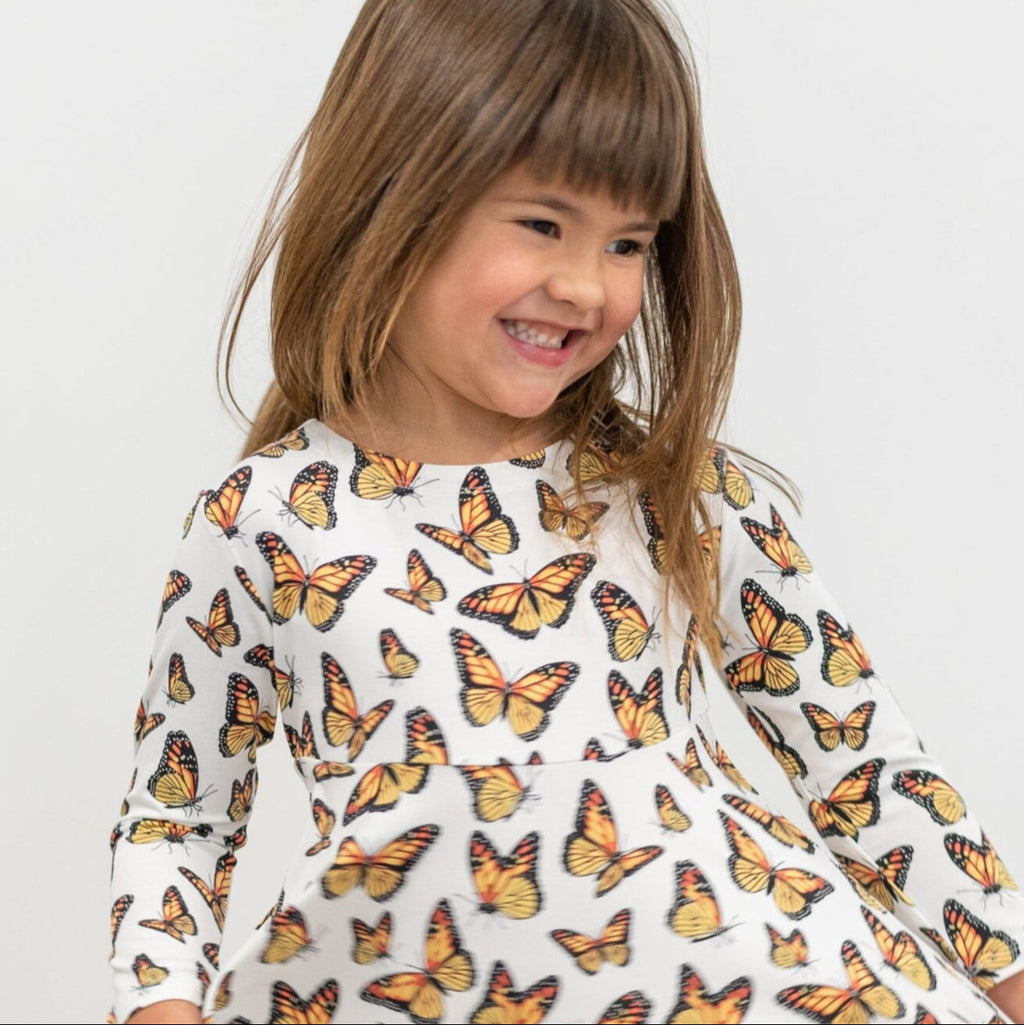 Girls' butterfly-print long-sleeve dress, round neckline, close-up front