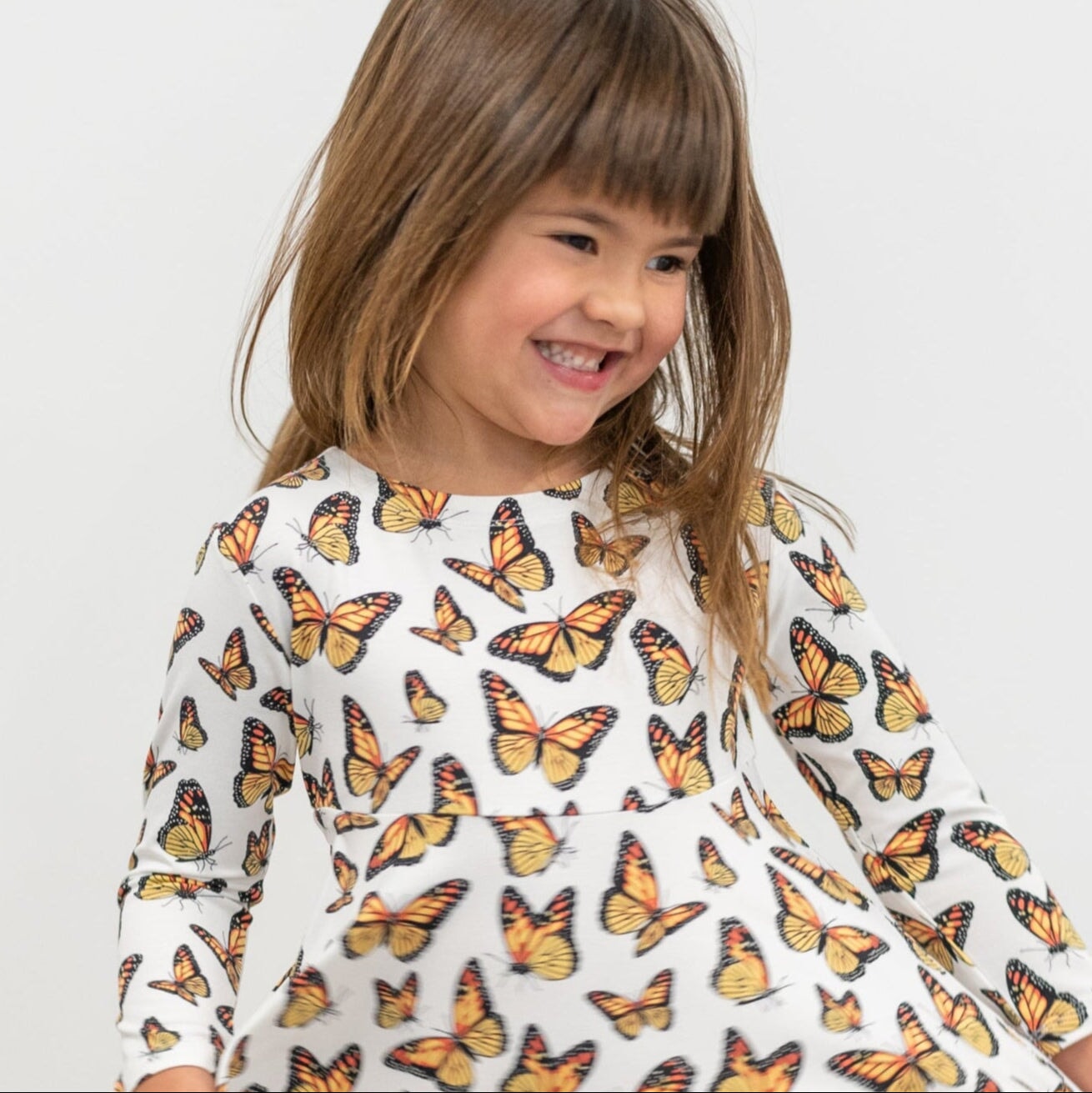 Girls' butterfly-print long-sleeve dress, round neckline, close-up front